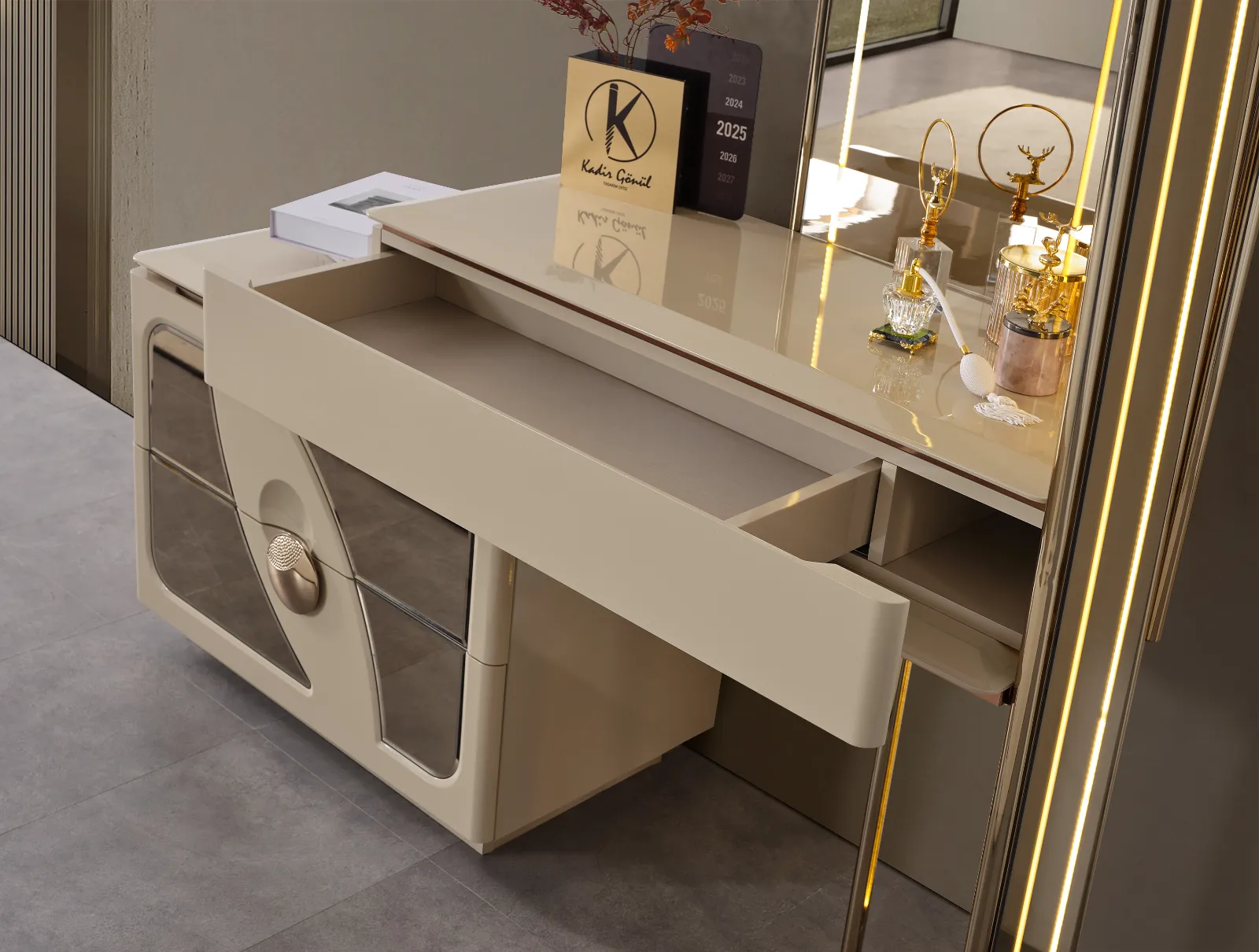GUCCİ YATAK ODASI TAKIMI